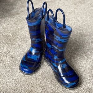 Rain boots toddler size9/10